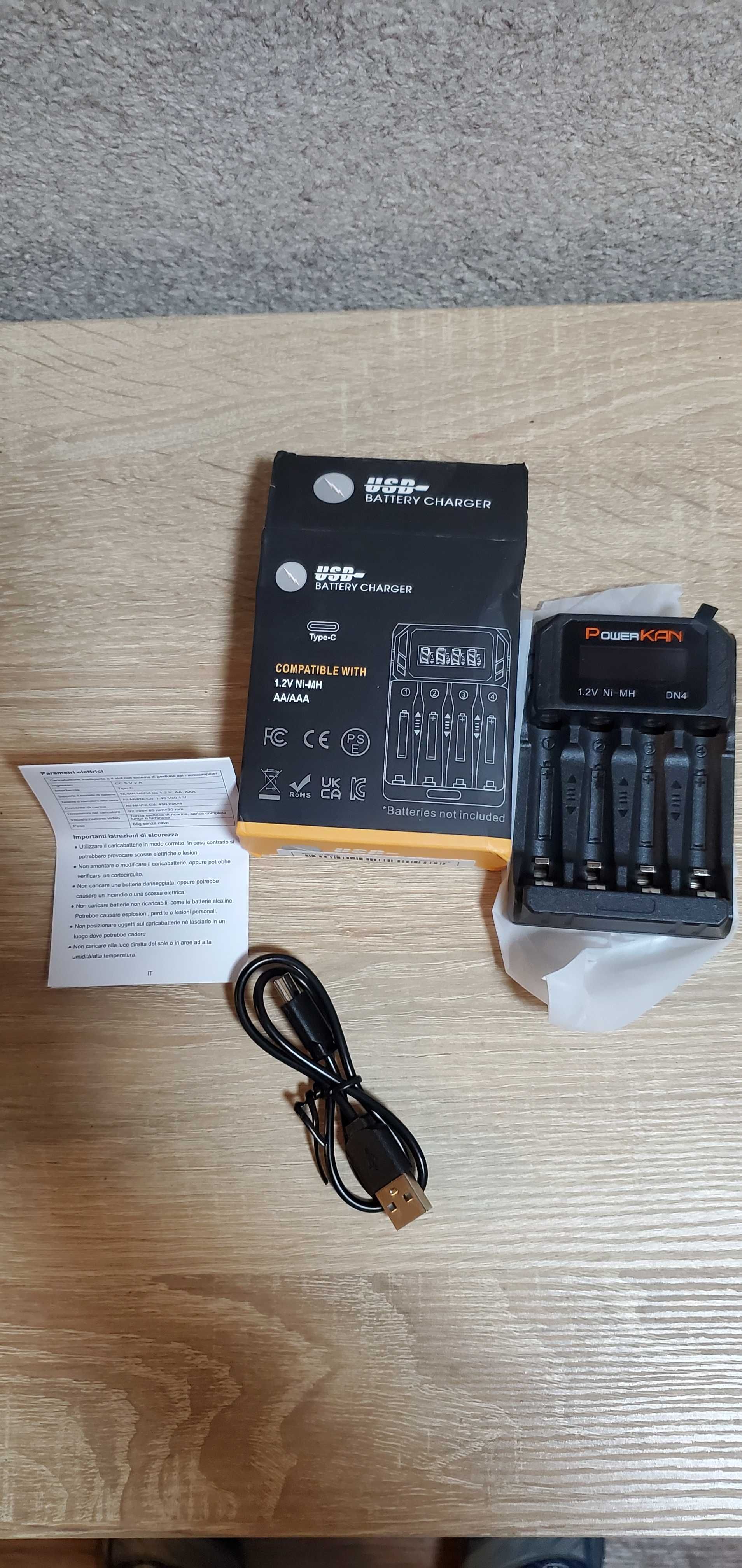 PowerKAN 4-слотовий розумний зарядний пристрій для AA/AAA Ni-MH/Ni-Cd