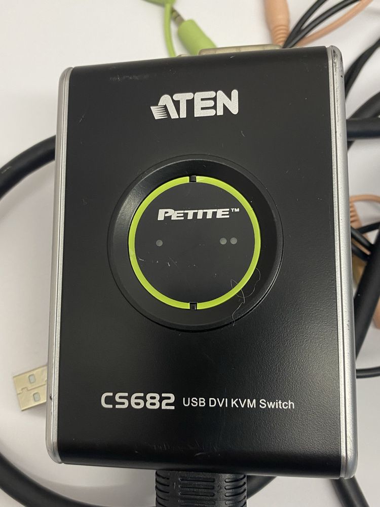 Комутатор KVM Aten CS-682 — для 2 ПК , ноутбуків