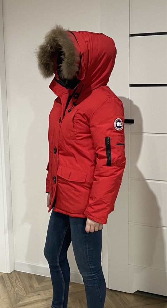 Czerwona Damska kurtka Canada Goose Rozm S puchowa narciarska