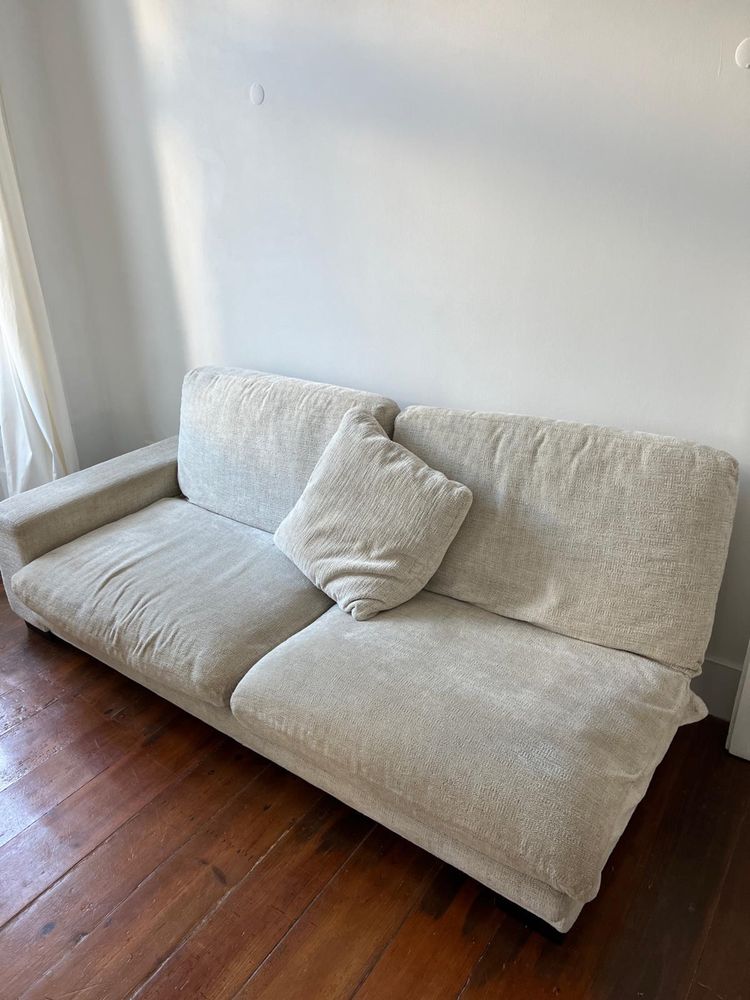 Sofa cama branco sujo em veludo coutele