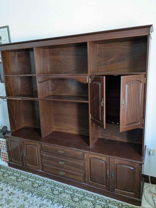 Móvel de sala em razoável estado.