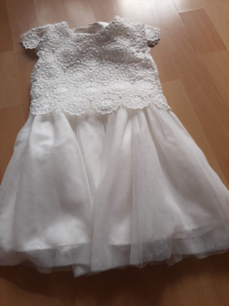 Biała sukienka rozmiar 92 na chrzest, wesele
