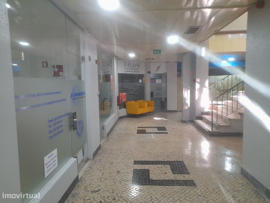 Loja 20 m2 para arrendar- Shopping Mouras- comércio ou escritório