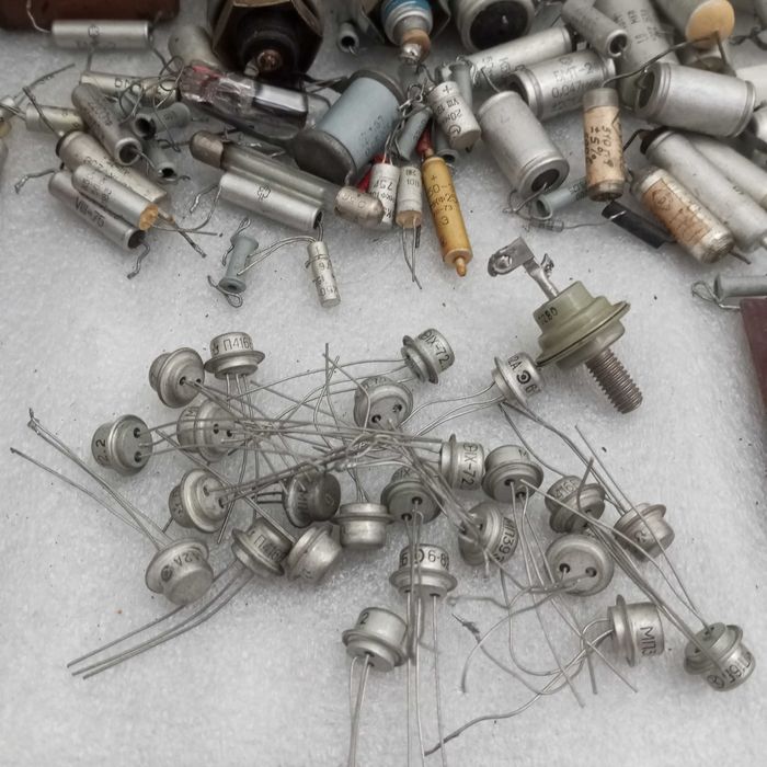 Цена 300грн до 1.5 кг!! Радиодетали времён СССР-конденсаторы/резисторы