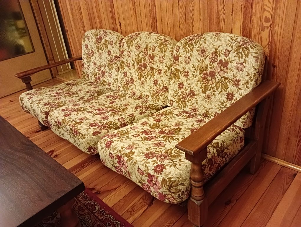 Sofa, dwa fotele i ława