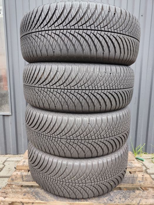 205/60/15 Goodyear Vector 4 Season komplet rev
