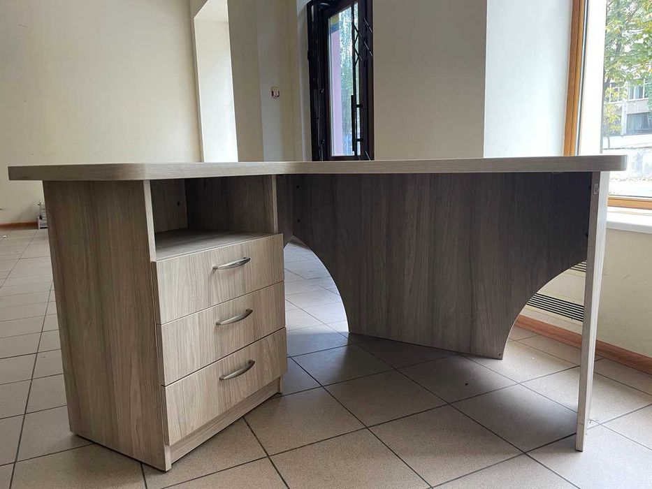 Продам офісні столи від 2000 грн