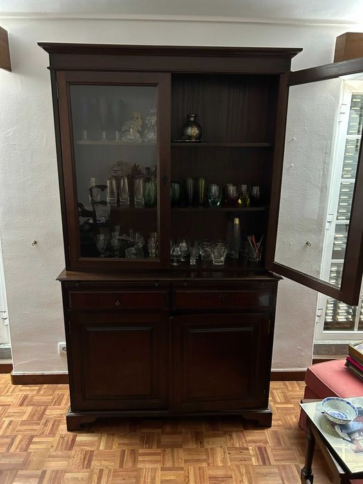 Movel louceiro com portas em vidro