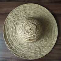 Женская соломенная шляпа с широкими полями