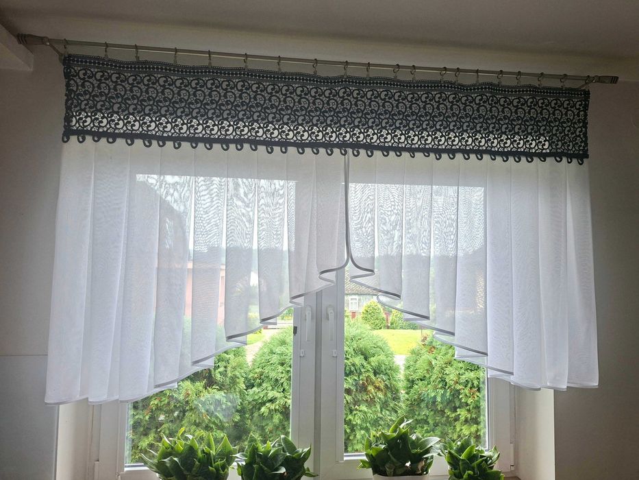 Firanka kuchenna z gipiurą