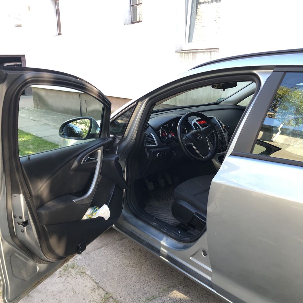 Opel Astra J 2011 2.0 cdti