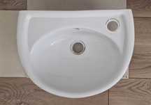 Mała umywalka do łazienki lub WC