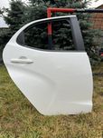 Drzwi toyota yaris 4 prawy tył kolor 040