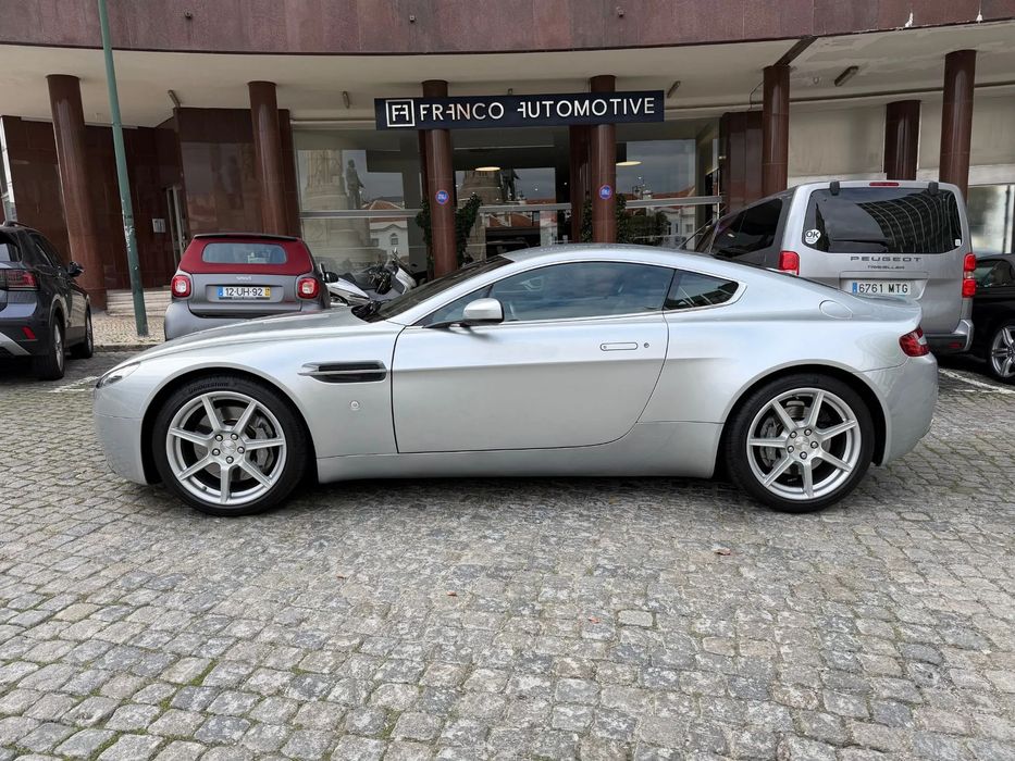 Aston Martin Vantage Coupe V8