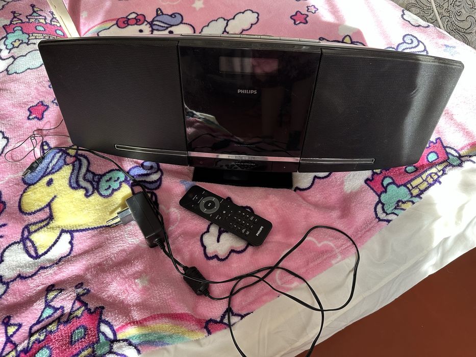 Музыкальный центр Philips MCM233/12 — состояние 9/10, полный комплект