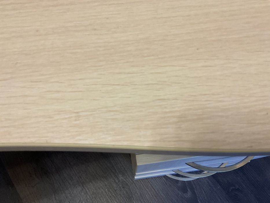 Продам маникюрный стол.