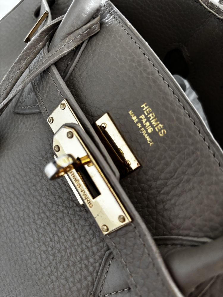 Mala Hermes com marcas