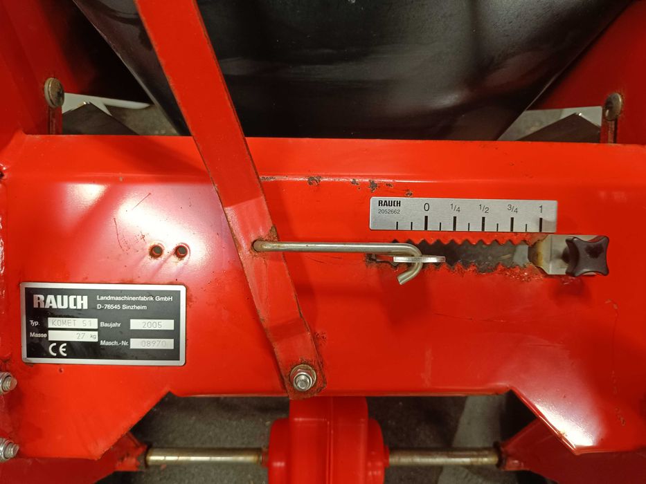 Rozsiewacz SOLARKA PIASKARKA RAUCH K 51 siewnik do nasion piasku soli