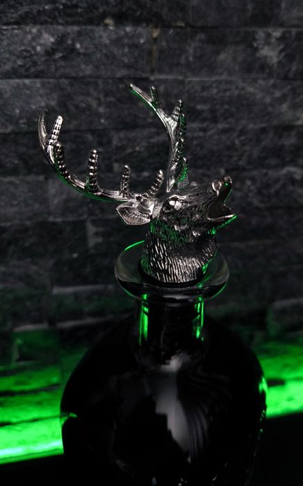 Nalewaki w kształcie jelenia, złoty, srebrny, czarny