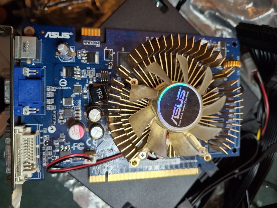 Placa gráfica Asus EN8600GT