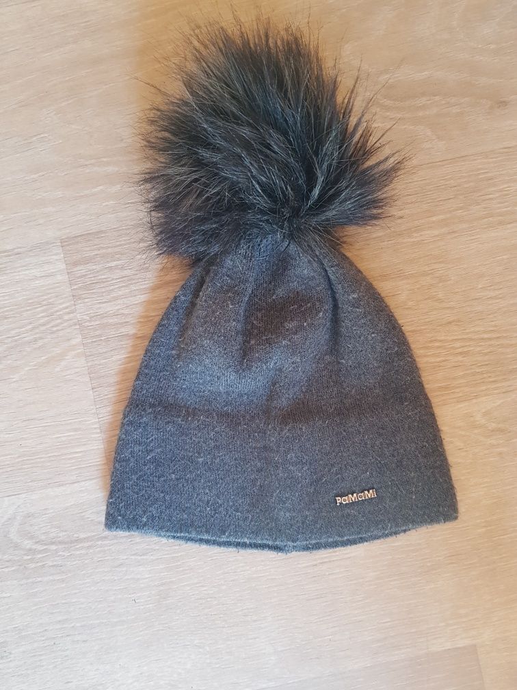 Zimowa czapka szara pompon
