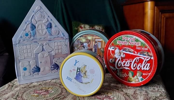 Metalowa puszka pudełko po ciastkach Coca Cola