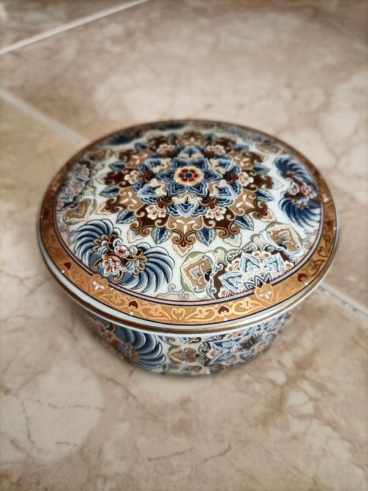 Jarra/Pote e caixa em cerâmica