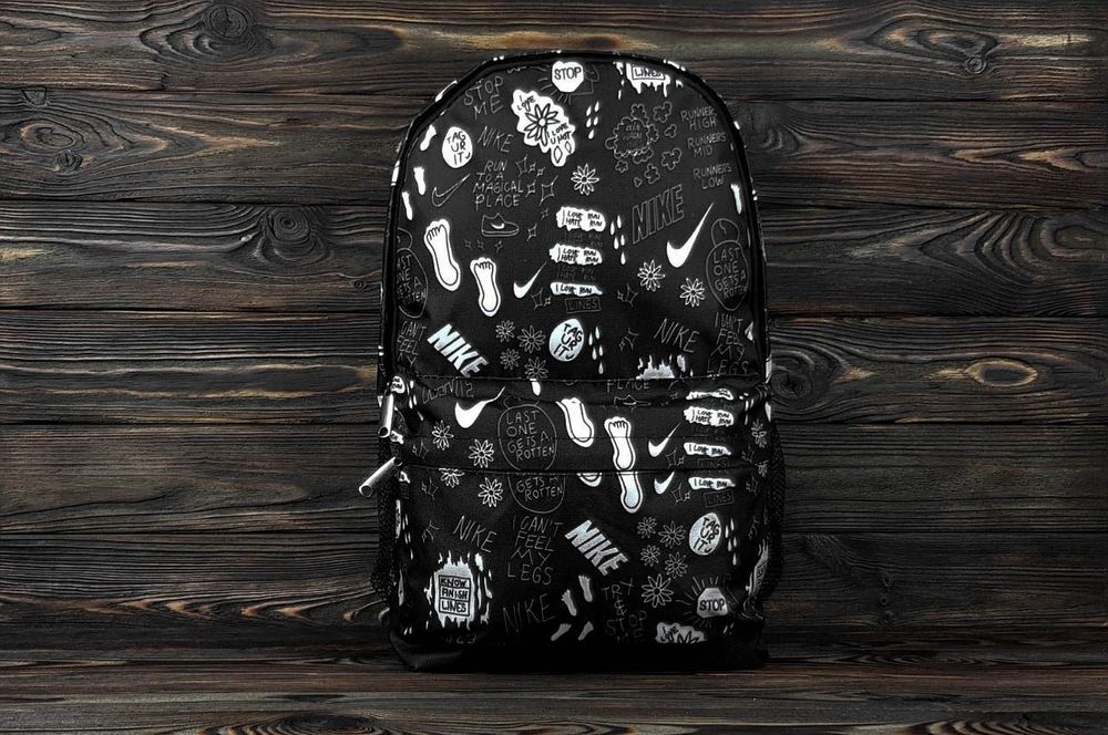 Рюкзаки Nike з принтом