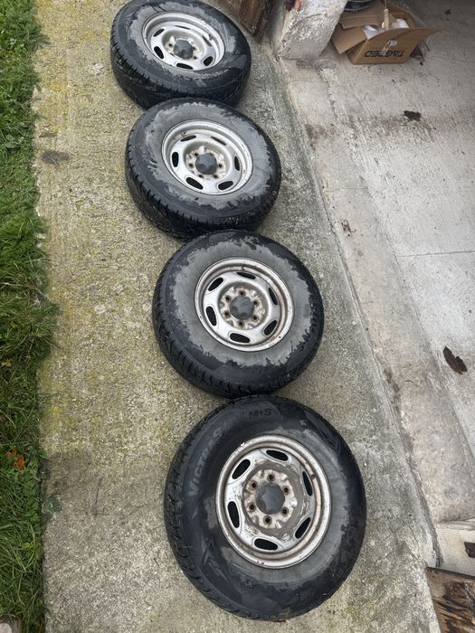 Felgi stalowe 6x139,7 z oponami Ranger BT-50 235/75/15