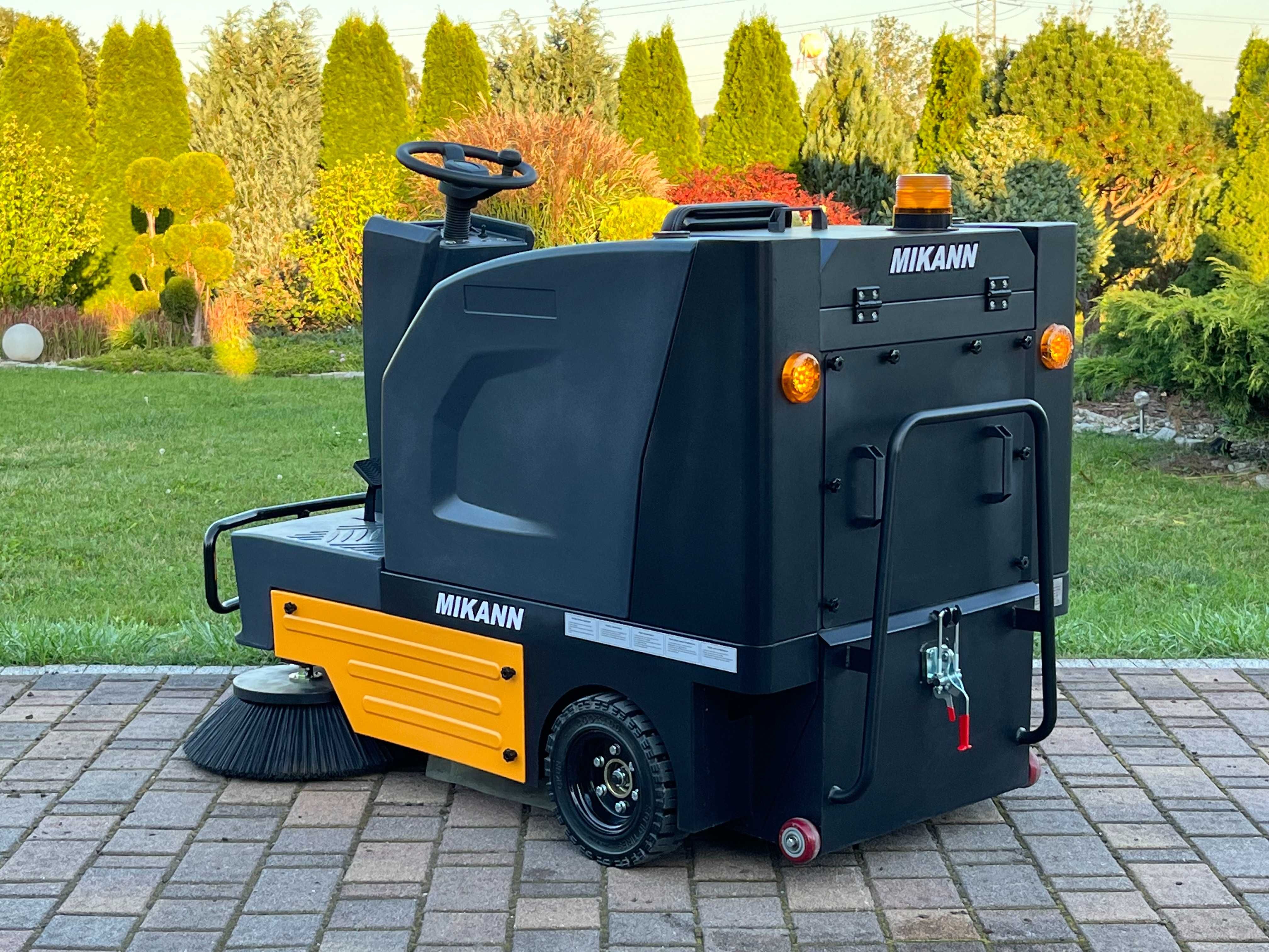Zamiatarka samojezdna Mikann ME135, Karcher, Hako , Japan Trak