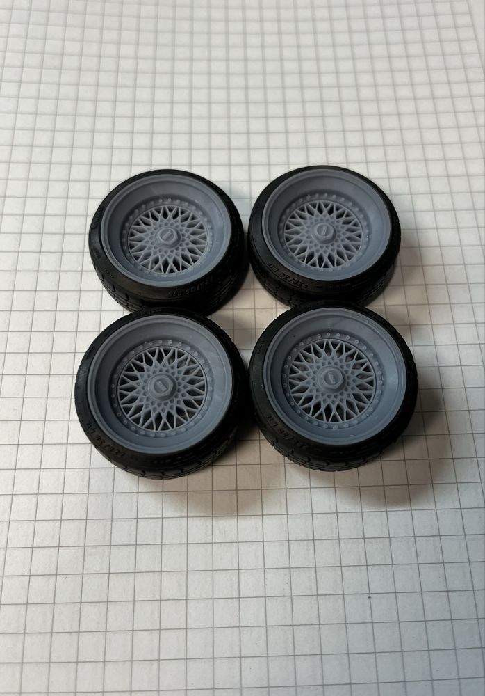 Felgi w skali 1/18 BBS RS 18” z oponami