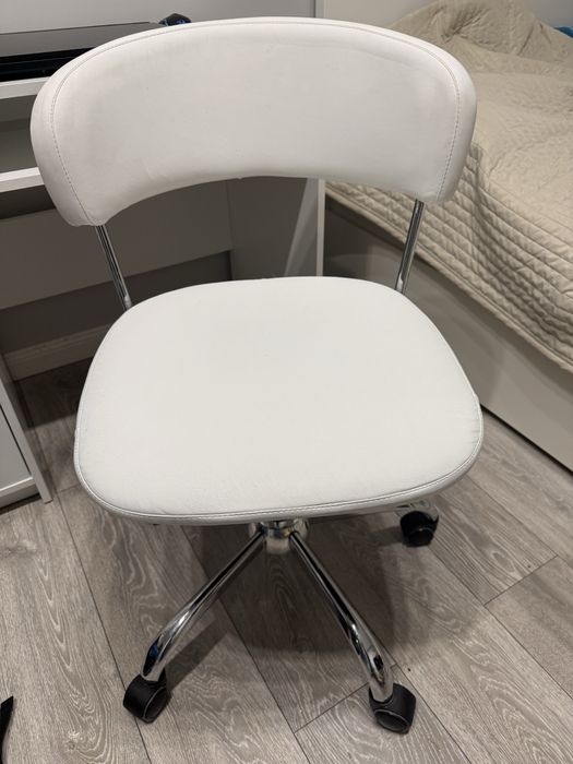Krzeslo obrotowe, białe, ekoskóra,