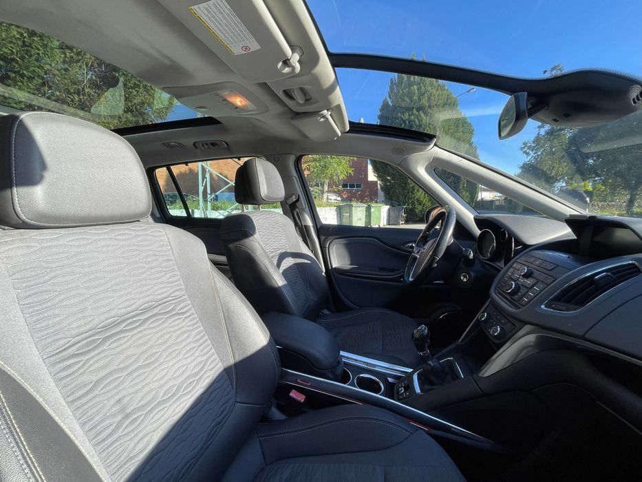 Opel Zafira Tourer – 140cv – GPL / Gasolina – 7 Lugares – Full Extras