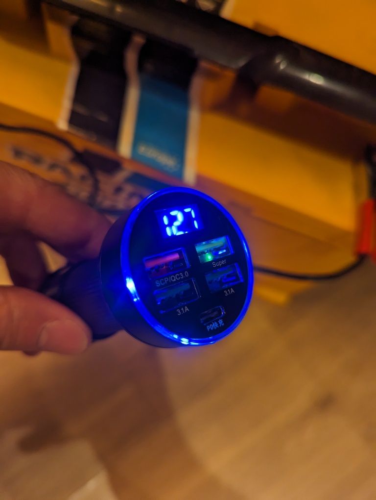 Автомобільний зарядний пристрій 4 USB TYPE-C 15.5 Вт 3.1A PD