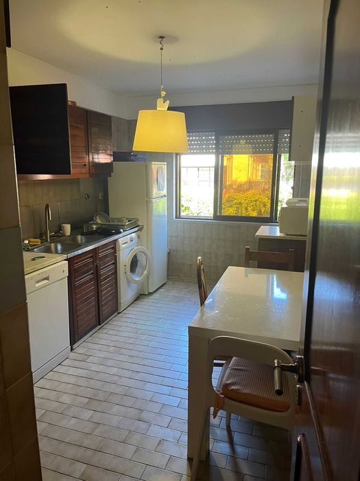 Quarto estudante ao metro telheiras