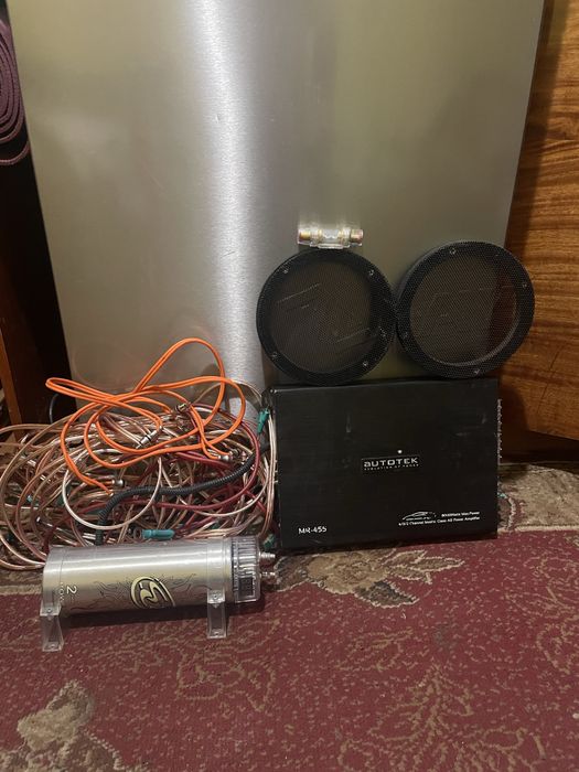 Саббуфер, підсилювач, магнітола, колонки естрада, твітери, і конденсат