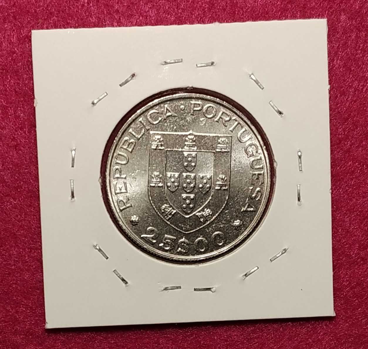 Portugal - moeda comemorativa de 25 escudos de 1979 Criança