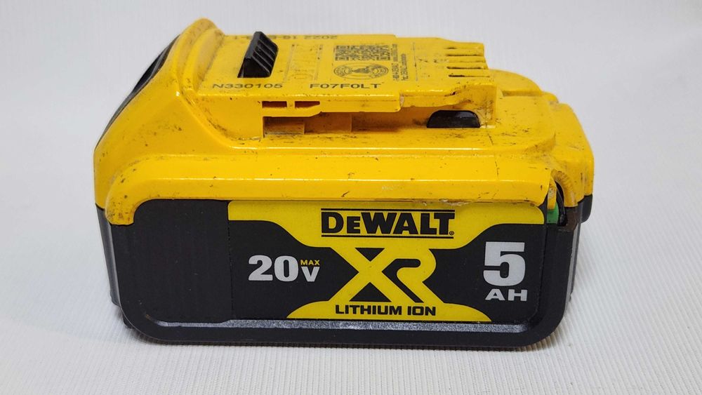 Акумулятор Dewalt DCB205 5ah 2022 рік з США оригінал