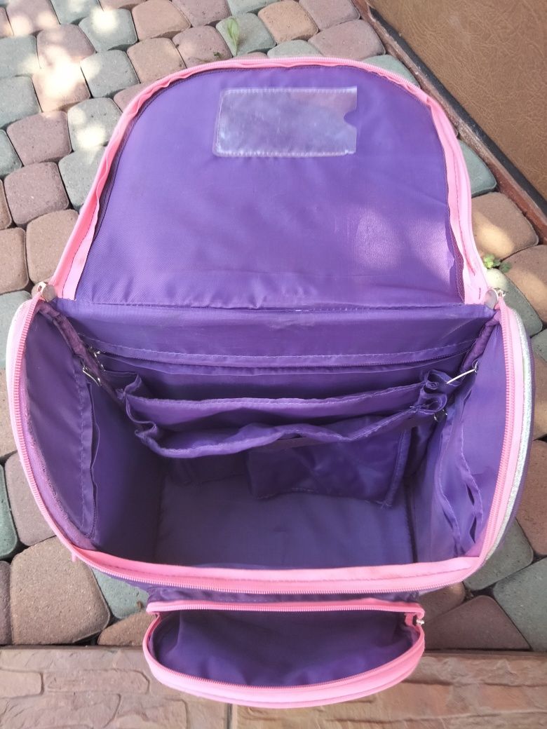 Шкільний рюкзак для початкової школи