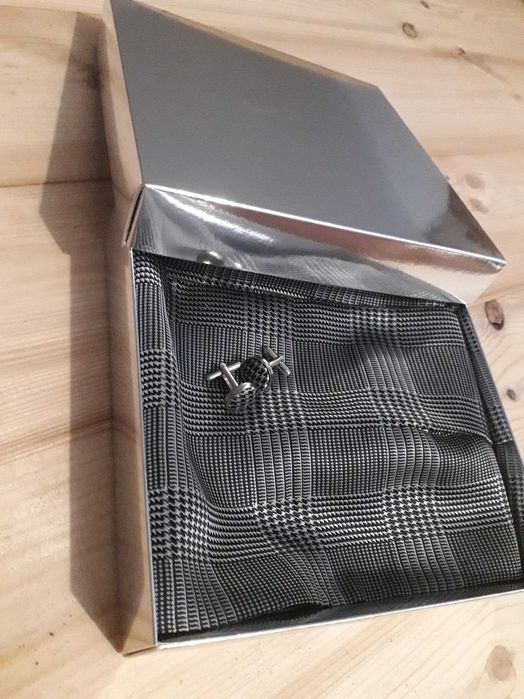 Elegancki zestaw fular, poszetka spinki pudełko prezentowe 100% jedwab