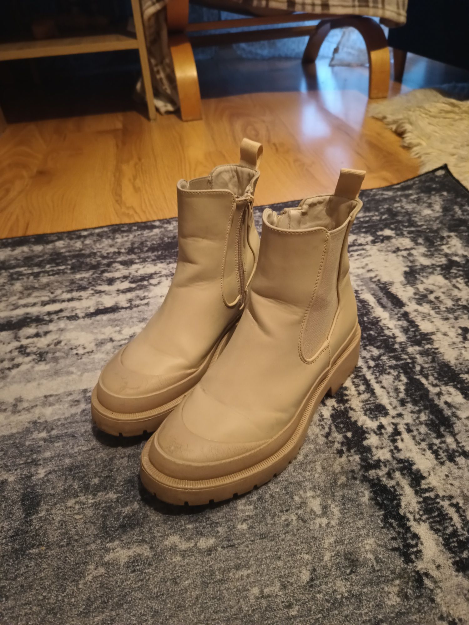 buty botki beżowe