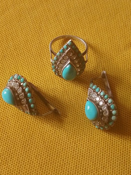 Серебряный комплект кольцо и серьги.