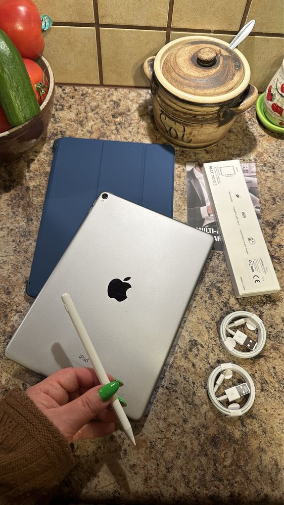 Tablet iPad Apple Pro —256gb — Touch ID - PROCREATE