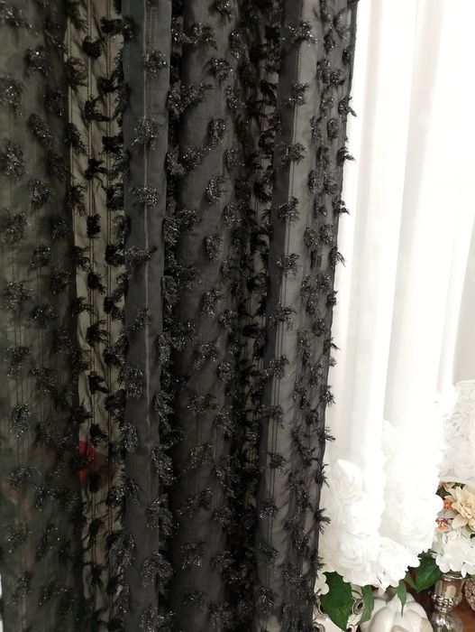 Firanka szyfonowa w róże na taśmie w łuku lub na przelotkach prosta