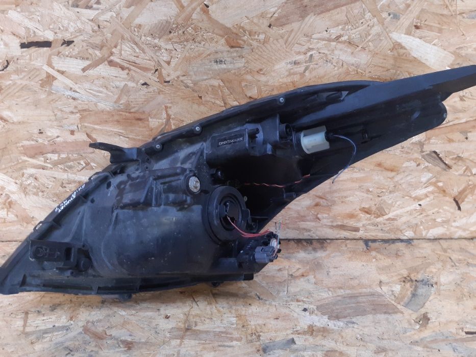 Lampa/ reflektor przedni prawy Suzuki Swift Mk7