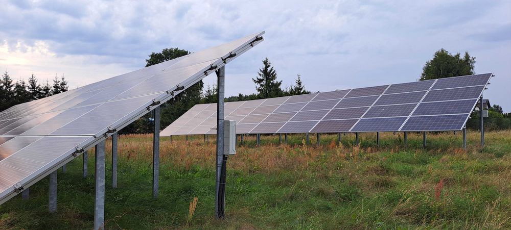 Farma fotowoltaiczna 28. panele moduły inwertery fotowoltaika Hoymiles