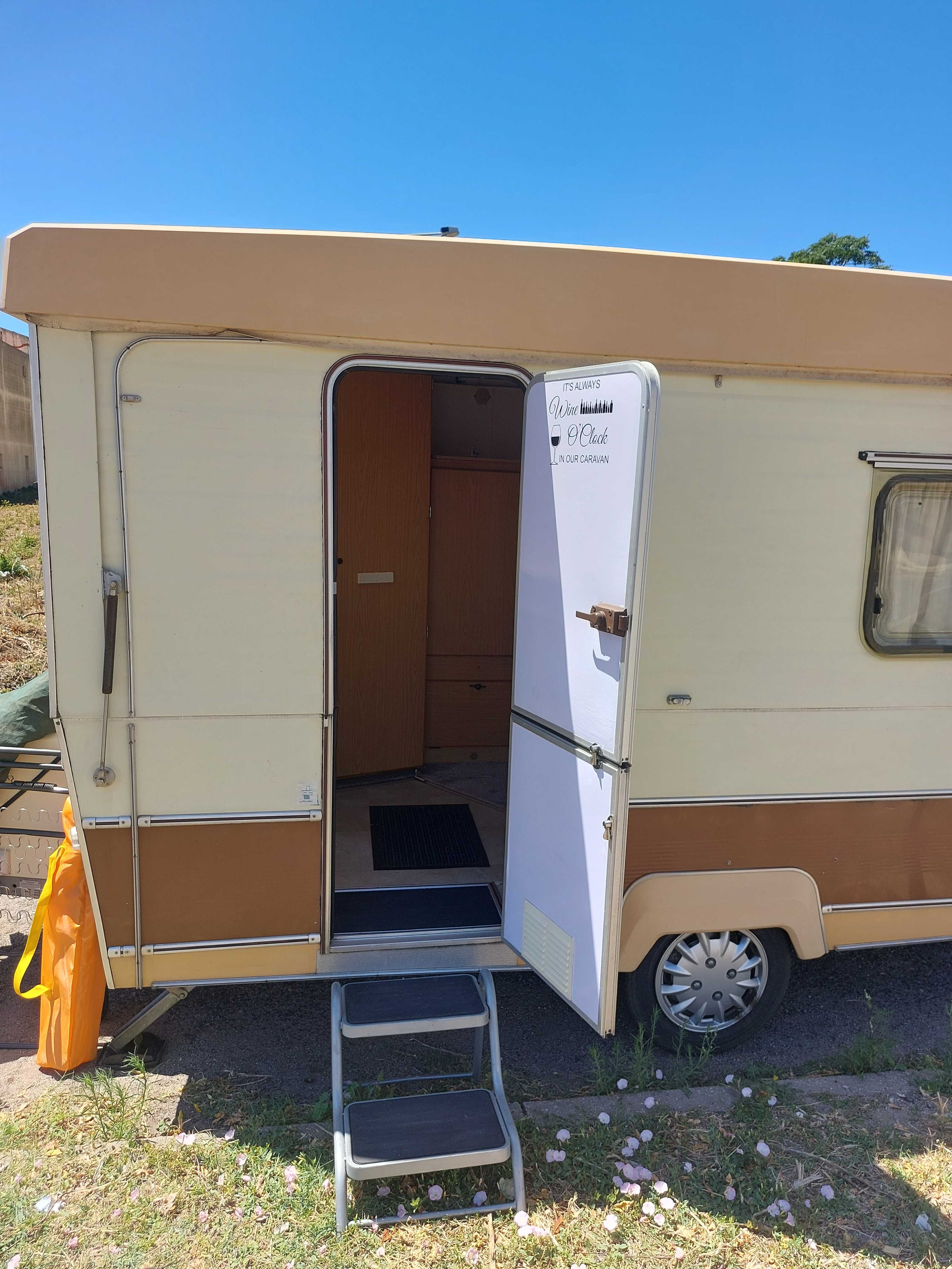 Caravana Rebativel Gobur Carousel com agua quente e WC