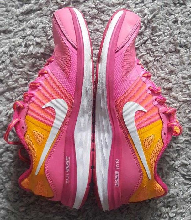 фирменные,яркие,легкие кроссовки для бега nike dual fusion