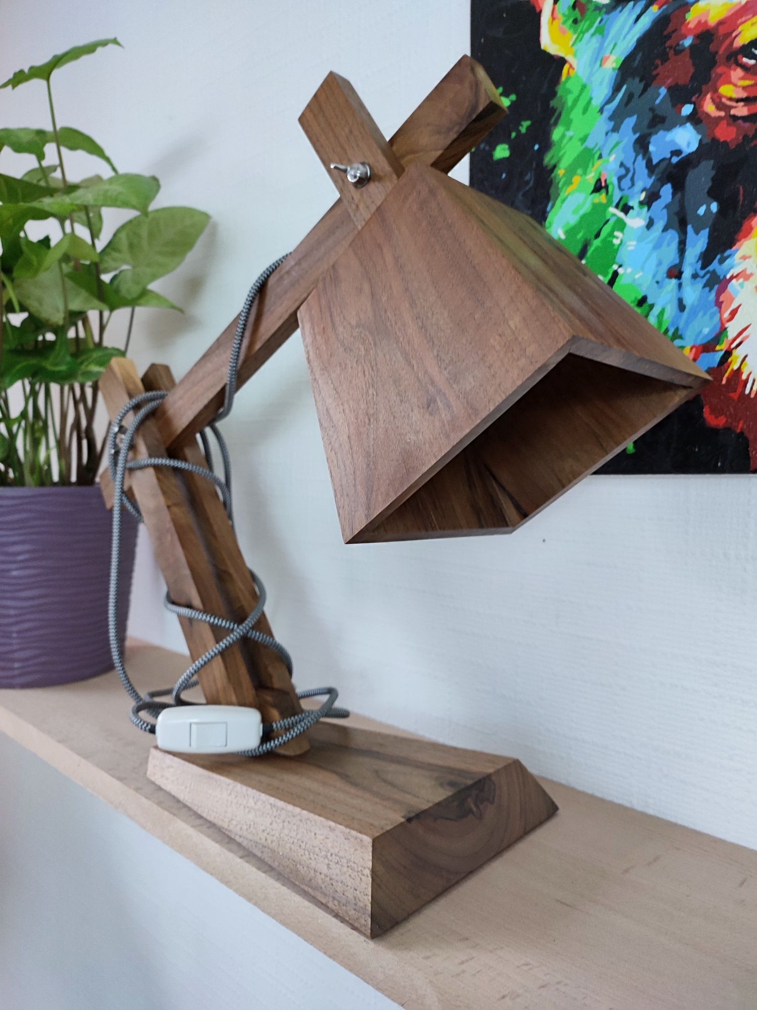 Дерев'яна настольна лампа ручної роботи