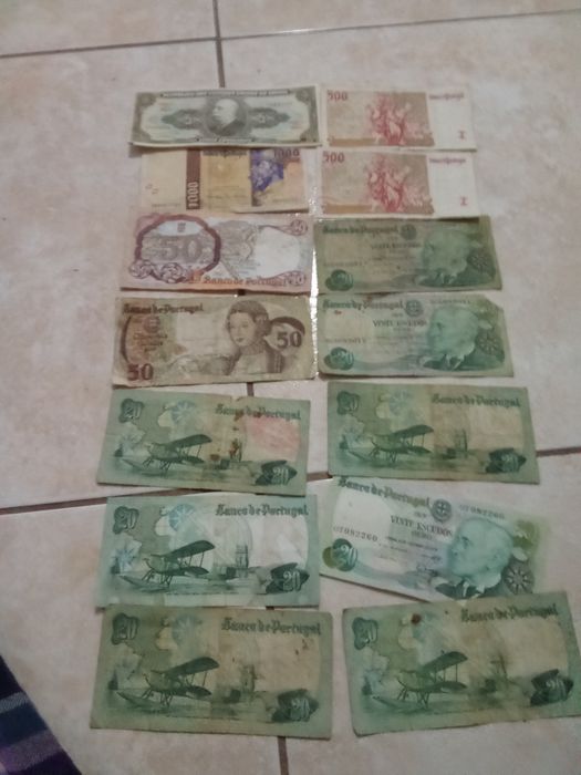 Vendo várias notas antigas